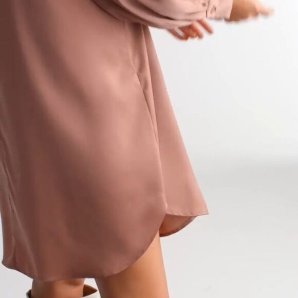 Relaxed- fit, knee- length tunic in satin. - Picture 7 of 9